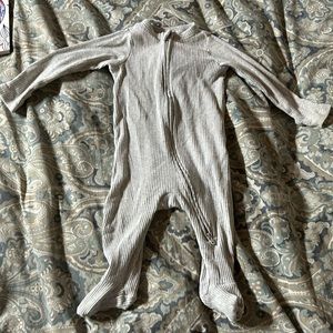 Old navy sleeper 3-6 month gray ribbed